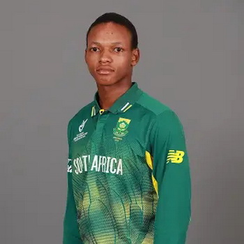 Akhona Mnyaka Biography